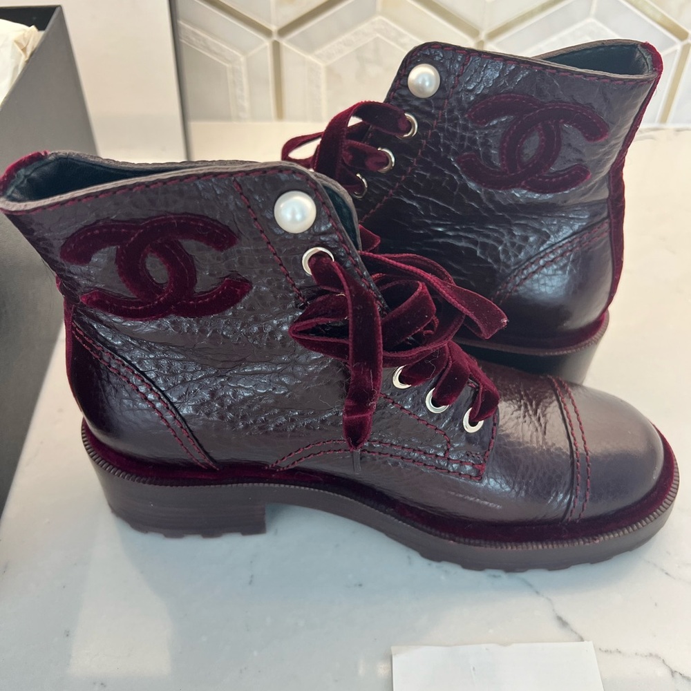 Chanel Boots Authentic worn 2x Burgandy size 37 size 7